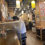 Yatai Izakaya Oosaka Mammaru - 店内は奥行きがあって広い