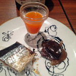 とんかつEnn - 搾りたて有機人参ジュース、サンマのコンフィ、生キクラゲのマリネ