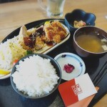 久保めしや - 料理写真:お肉の定食(￥700)。今日はトンカツとチキンカツです！