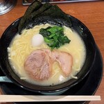 池袋商店 - 豚骨塩ラーメンを。麺硬め、脂少なめ、味薄めで。