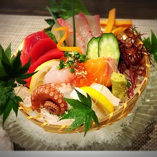 Fresh sashimi sent directly from the market ◎ Also available for solo customers!