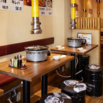 ホルモン焼肉 縁 - テーブル席