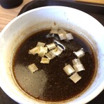 めん処 きよ洲 - ラード浮かぶ4種の醤油とバルサミコ酢のつけ汁が旨い！