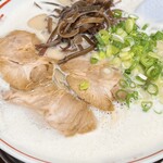 豚麺 気 - エスプーマ風白泡豚骨汁