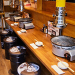 ホルモン焼肉 縁 - カウンター席