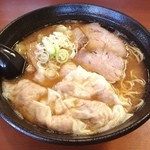 味乃やまびこ 嶋 - 旭川ラーメン、初ワンタン麺で。ワンタン麺って、見つけるとたまに無性に食べたくなります。