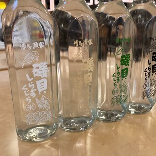 種類豊富な焼酎や日本酒。当店オリジナルボトルの焼酎をぜひ♪