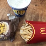 マクドナルド - 七味香る牛すき月見セット　
ポテトLサイズ
月見マックシェイク長野県産シャインマスカット