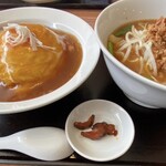 鴻運 - 料理写真:刀削麺セット