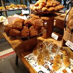 BOULANGERIE BURDIGALA - 種類も豊富です。