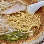 Ramen Hachiryuu - 麺を発掘(ツルシコ丸麺)