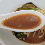 スパイスラーメン 宮本カレー - 京野菜まるごとスパイスラーメンのスープ