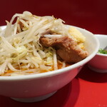 ラーメン二郎 - ラーメン半分＋ニンニク少し＋ＳＫ青ネギうずら