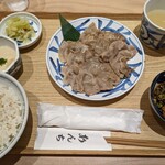 あんちすてーき とろろ麦めし 豚丸 ラソラ川西店 - 