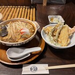 煮込みうどん かに屋 - 