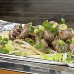 お好み焼き ふじや - 「ずりにんにく」塩コショウとマヨでシンプルに。いくらでも食べれそうなライトな一品でした(^O^)❒’’