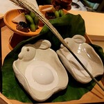 銀座 しのはら - 三方にうさぎのお皿と料理