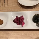 焼肉あきら漸 - ご飯のお供セット
      唐辛子味噌、しば漬け、海苔のナムル
