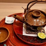 馬車道 大かわ - 鱧松栗の土瓶蒸し