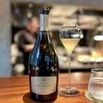 蒼 - 存在感のある二品のお供は、アンリオのキュヴェ・エメラ。
      上品な泡の中に、ふくよかさと柔らかさがあるので、抜群です。