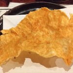 酉や 喜兵衛 - とりせんべい。絶対にオーダーすべし。