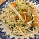 中華 元 - 細切り豆腐の和え物４００円。ネギ、胡瓜なども細切りにしてあり、丁寧に和えてあるので一体感もあります。