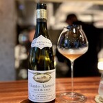 蒼 - 圧倒的に赤の産地のローヌにあって、白の上級ワインが時々素晴らしい輝きを放ちますが、このエルミタージュ・ブランもその一つ。
      マルサンヌはリッチな品種ですが、25年経て、別物の上品さです。