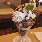 カフェ ド ラ･ポムベール  - バナナチョコパフェ　セット　９４５円　単品バナナチョコパフェ　７３５円　【　２０１３年１０月　】4