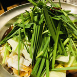 Motsunabe Yamashou - もつ鍋(醤油味)2人前