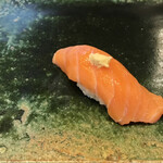 鮨処木はら - ますの介…という名のサーモン！
      しっとりなめらかな食感が堪りません。