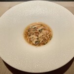 エクアトゥール - フカヒレと蟹のコンソメスープ