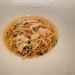 エクアトゥール - フカヒレと蟹のコンソメスープ