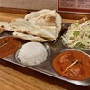 RAJ - セレクトセット　850円　　　　　　　　　　　　　　　　　　(カレー2種・パパドサラダ・ナン・ライス)