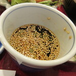 Tenobegotou Udon Tsubakitei - あご出汁が効いた「つゆ」と「卵とかつお節」どちらも良く合います♪