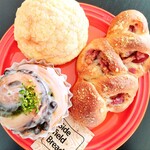 サイドフィールドブレッド - メロンパン、ベーコンエピ、ピスタチオショコラ