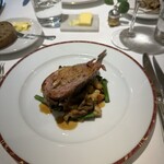 フランス料理研究室 アンフィクレス - ❹ オーヴェルニュ産ウズラのファルシ、白インゲン豆のカスレ。