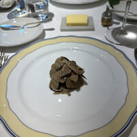 フランス料理研究室 アンフィクレス - ❶ 外房産 黒鮑とサマートリュフ、ナス。