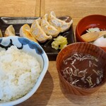 Nikujiru Gyouza No Dandadan - 肉汁焼餃子ランチ