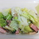 Koube Tei - キノコとベーコンのグリーンサラダ