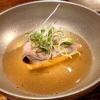 赤坂 鮨大谷 - 真丈とローストビーフの肉吸い仕立て　スープの香りが濃厚