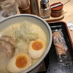 Soba Doko Ro Tame Jirou - 鶏そば (クリーミー、麺スープ共に美味しい！)