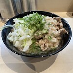 知らんけど。ファットン - しょうゆラーメン(1,000円、斜め上から)