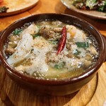 ワイン居酒屋 シャルボン - エビと小イカのアヒージョ