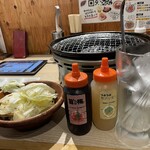 ０秒レモンサワー 仙台ホルモン焼肉酒場 ときわ亭 - レモンサワーに入れる　シソとつぶつぶ