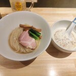 麦処 八と丁 - 牡蠣のクリーミーつけそば