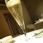 シャンパン、美味しいです。