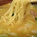 ラーメンたろう - にんにくらぁめん 麺リフト(2013/11)