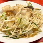 中華料理 熱海飯店 - 肉野菜炒め　カウンターの酢を回しかけていただきました。