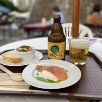 TATEOKA TAKESHI - 日高産秋鮭のコンフィ、大根と道産鶏胸肉のピュレ
                    　余市まさきファームあまっこのトマトソース　パセリオイル　　噴火湾長万部産ほたて「湾宝」と道産秋野菜のスパイス煮　黒胡麻とクミンのフォッカッチャ添え　