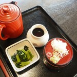 そば処翠松庵 - 蕎麦つゆ・蕎麦湯と付け合わせのおひたし